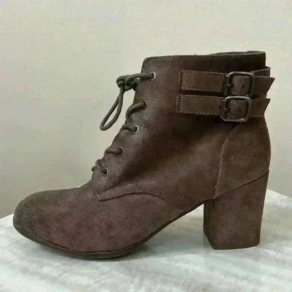 NWOT Suede Ankle Boots with Block Heel - Picture 4 of 7